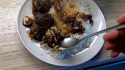 Утка с яблоками и рисом