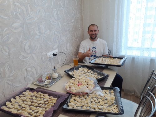 "Налепился"))))))))))