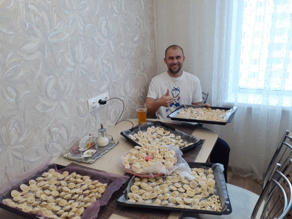 "Налепился"))))))))))