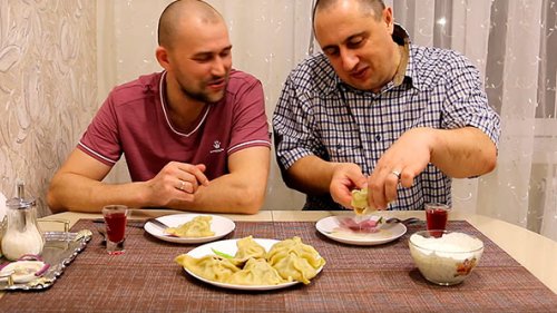 Манты. Очень сочные, косулятина + баранина