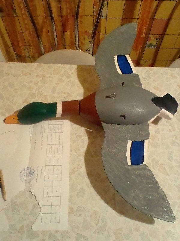 чучело летящей утки в сборе