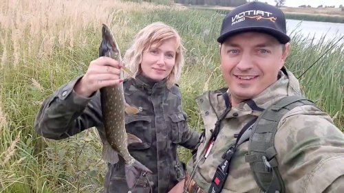 ГРИБЫ . ШИПОВНИК. РЫБАЛКА ПОЙМАЛИ ЩУКУ.