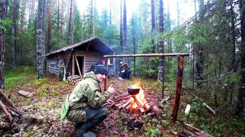 ПОХОД В ИЗБУ С НОЧЁВКОЙ/УХА НА КОСТРЕ/ОТДЫХ В ТАЙГЕ