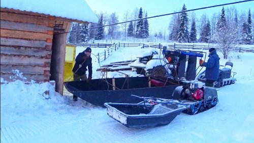 РЕШИЛИ ПРОКАТИТЬСЯ В МОРОЗ, НО РАЗОЧАРОВАЛИСЬ. СНЕГ ВООБЩЕ НЕ КАТИТ. АЭРОЛОДКА НЕ ЕДЕТ. КОМИ КРАЙ.