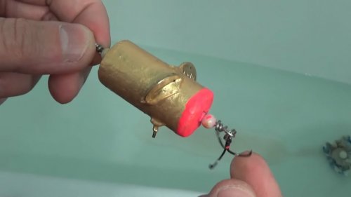 Игра под водой необычной приманки на щуку. Самоделки своими руками.