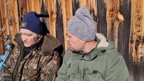 Деревня / Весна / Греемся на завалинках / Кузьмич про рыбалку / Из города в деревню