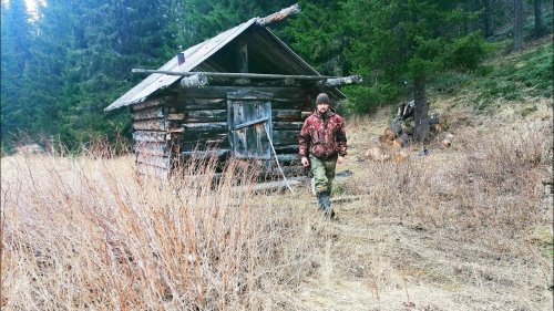 ПРИЕХАЛ ПОСМОТРЕТЬ ОЗЕРО. ОТКРЫТИЕ ОХОТЫ УЖЕ СКОРО. ИЗБУШКА У РЕКИ.