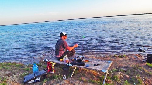 Рыбалка с ночёвкой на берегу реки.Рыбачу на корягу).Сезон открыт.