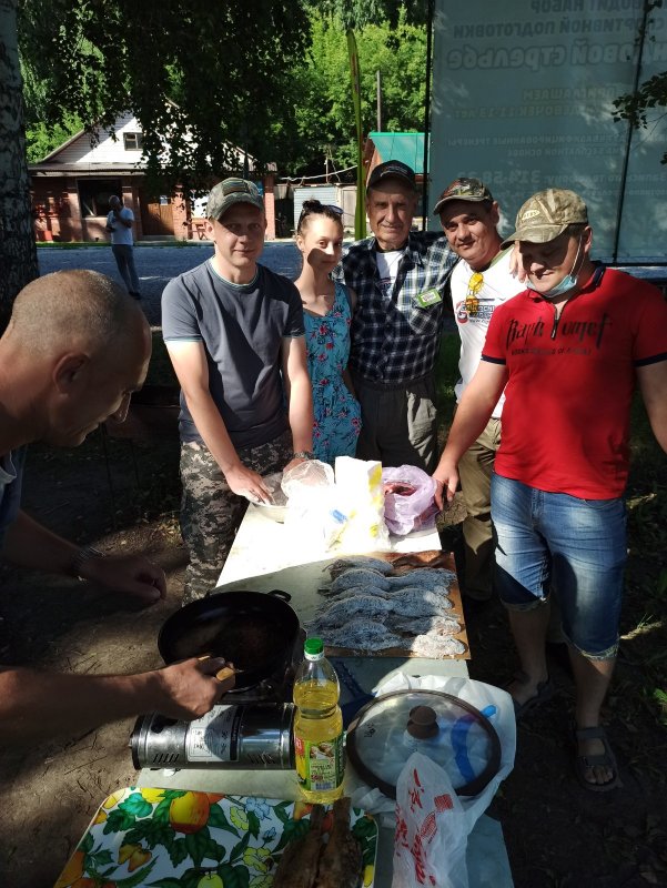 Моя внучка приехала за меня болеть.