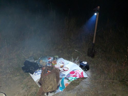 Светит дастархан в степи...