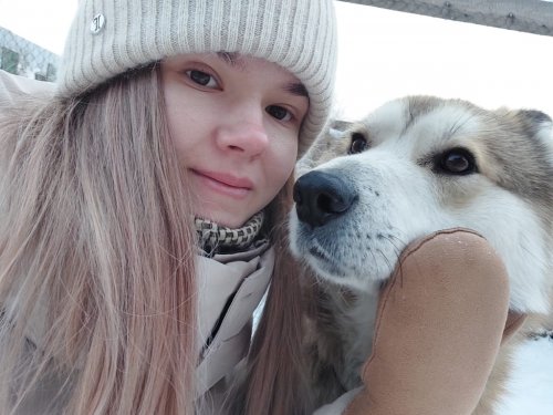 Цезарь позирует с хозяйкой