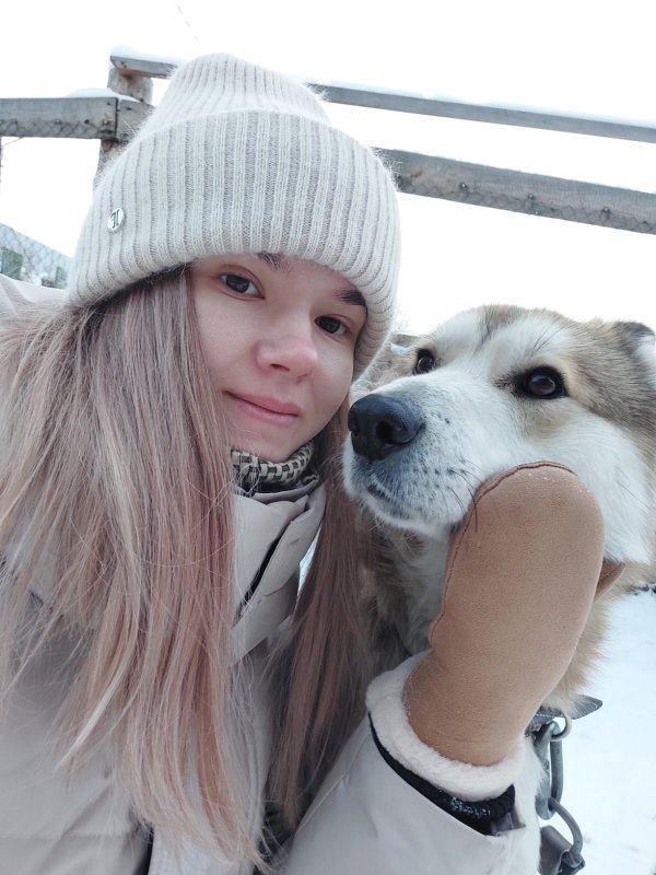 Цезарь позирует с хозяйкой