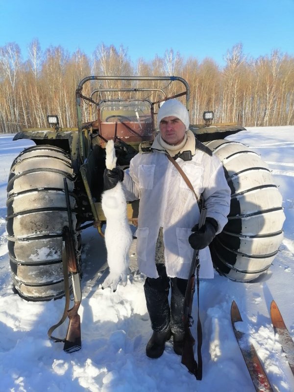 18.01.24-перед крещением на болотоходе втроем проверили хозяйство "Кабанье".