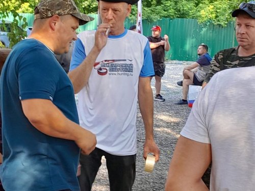 Главный судья в неизменной треуголке