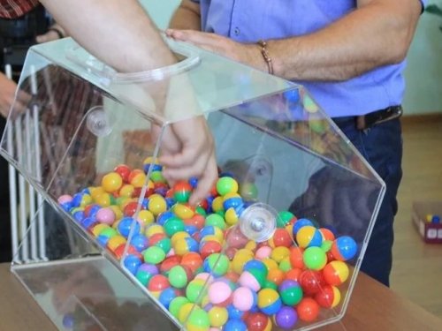 В Омской области откажутся от «барабанной» системы распределения разрешений на охоту