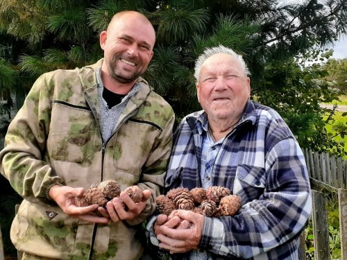 С родным дедом... охотником...