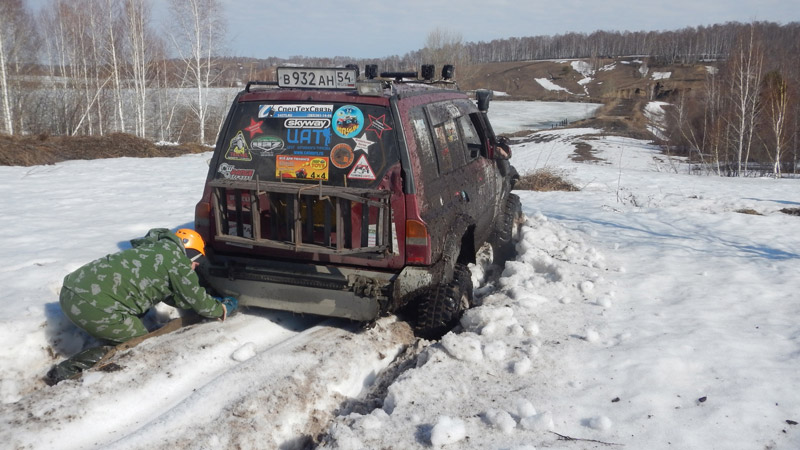 Внедорожник застрял