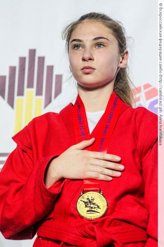 юля.jpg